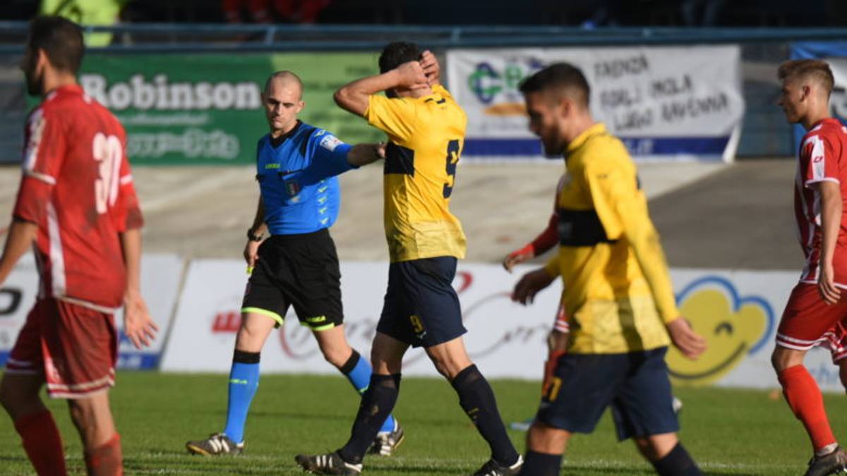 Calcio, riposo forzato fino al 3 aprile dalla D alla Terza categoria