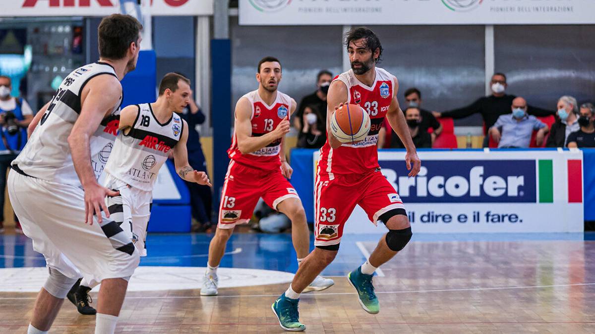 Basket A2 play-off, l'Unieuro perde a Roma ed è eliminata