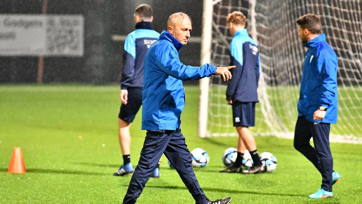 Calcio, giovedì San Marino-Irlanda del Nord tra debuttanti di 40 anni e tifosi a bere nei pub di Rimini VIDEO