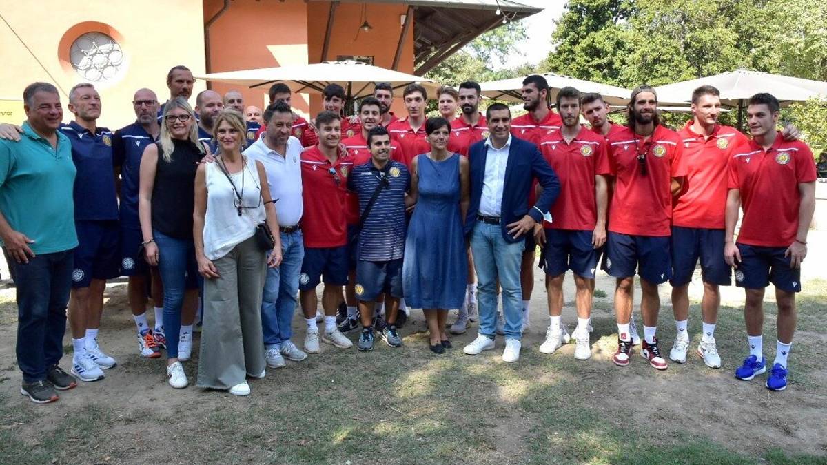 Volley Superlega, la Consar pranza con i tifosi e lancia gli abbonamenti