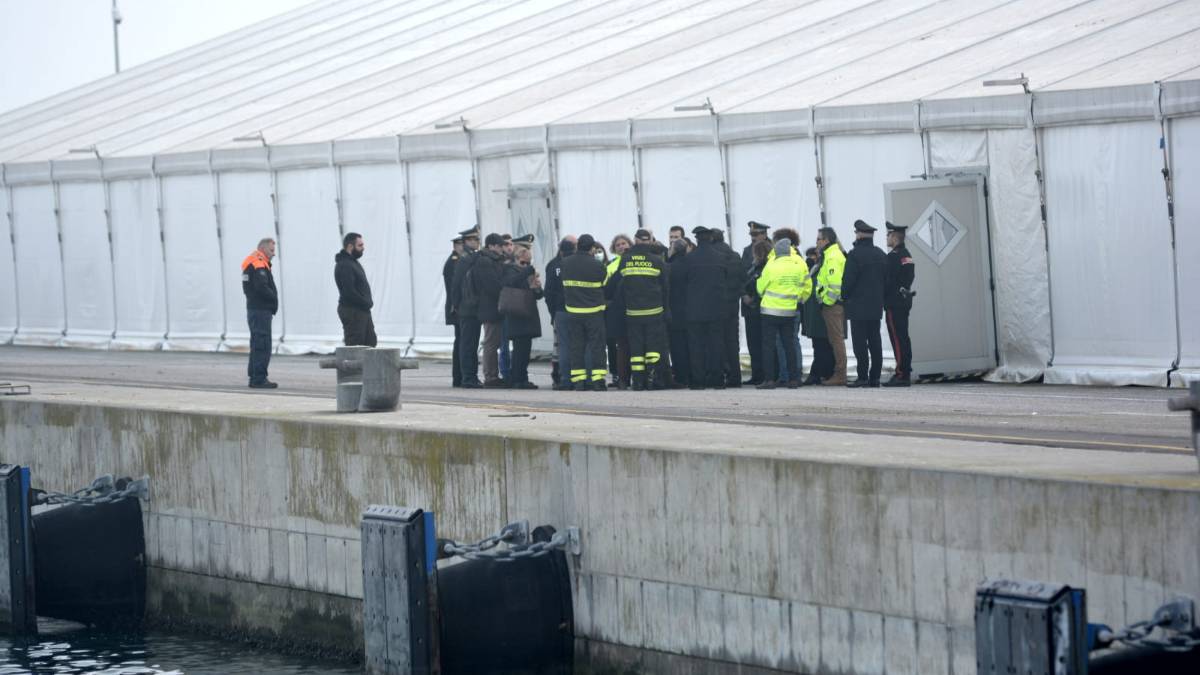 Migranti a Ravenna, il sopralluogo al terminal crociere per l'arrivo della Ocean Viking
