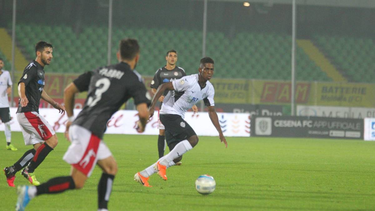 Calcio, il Cesena saluta Valencia: va alla Reggiana