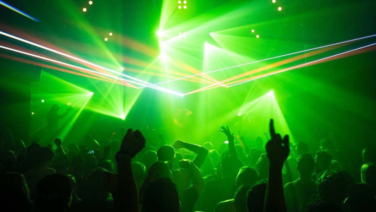 Rimini, in mille a ballare al Peter Pan: quarta discoteca chiusa nel giro di tre giorni