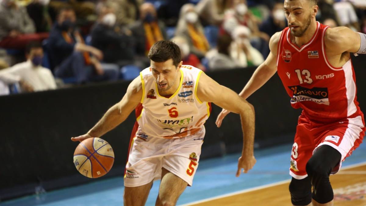 Basket A2, Ravenna-Torino e Cantù-Forlì ai play-off