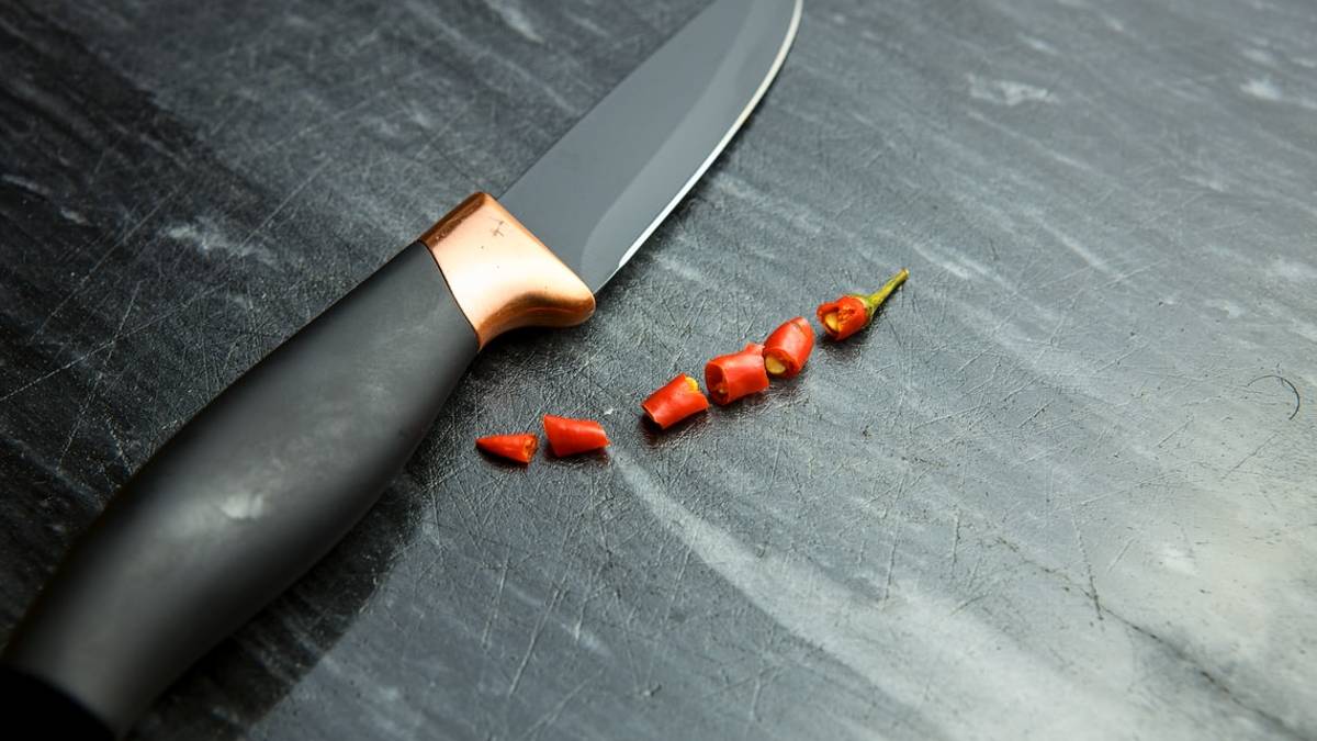 Lugo, sfregia la rivale con un coltello da cucina: arrestata