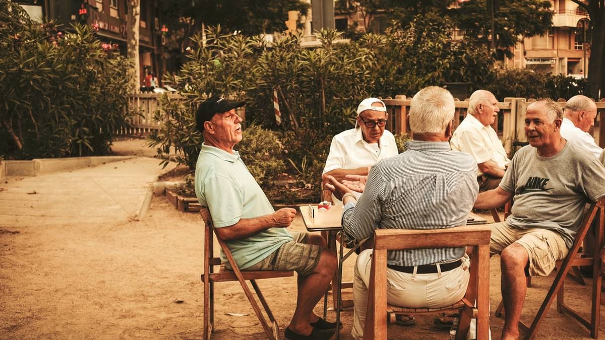 Forlì-Cesena: nel 2030 gli anziani saliranno al 27.8%, in calo gli under 15