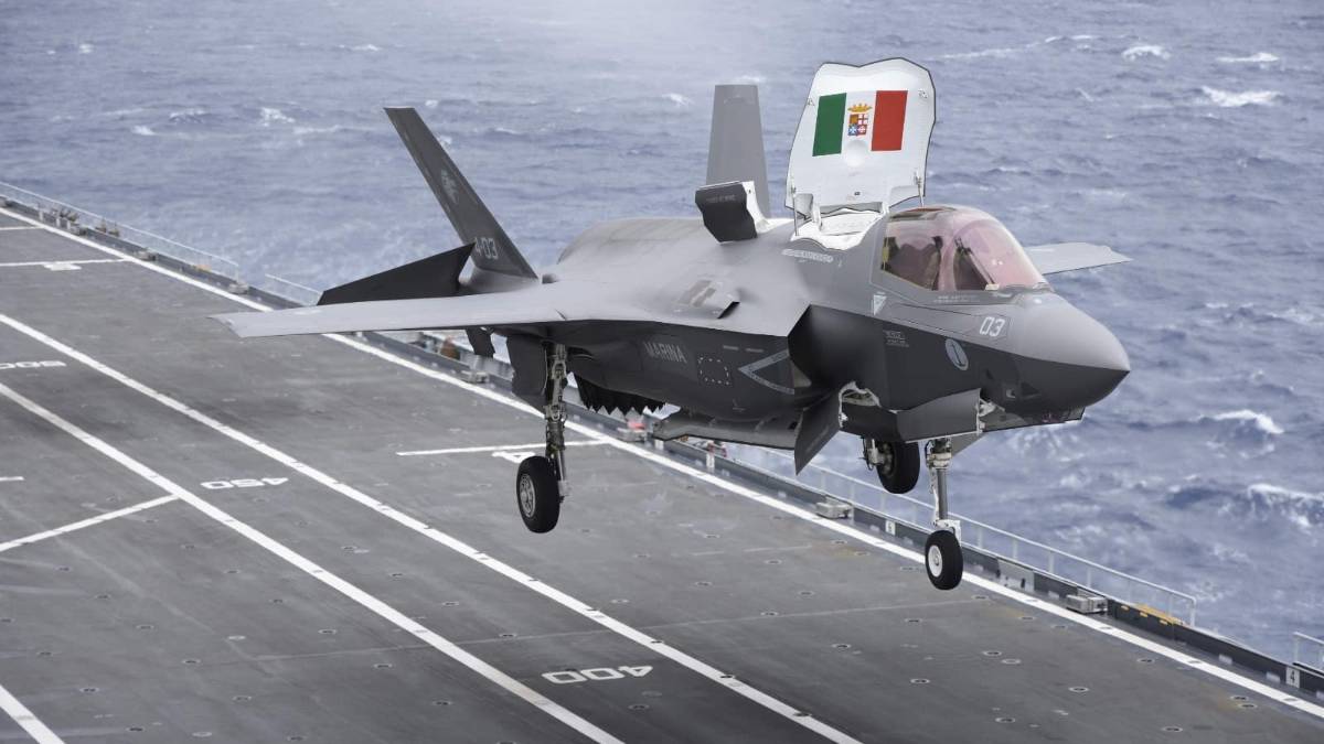 Prove di volo dei jet della Marina Militare sui cieli di Misano per l'esibizione della MotoGp