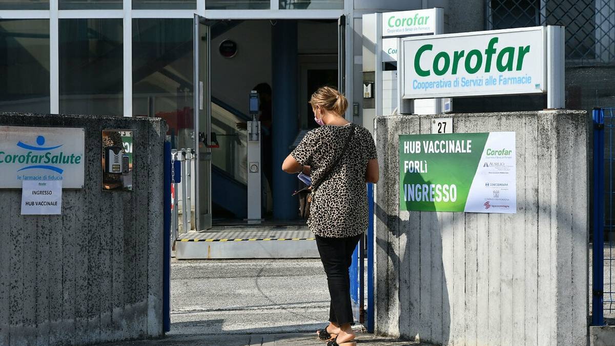 Forlì, partite le vaccinazioni nel nuovo hub per le imprese FOTO