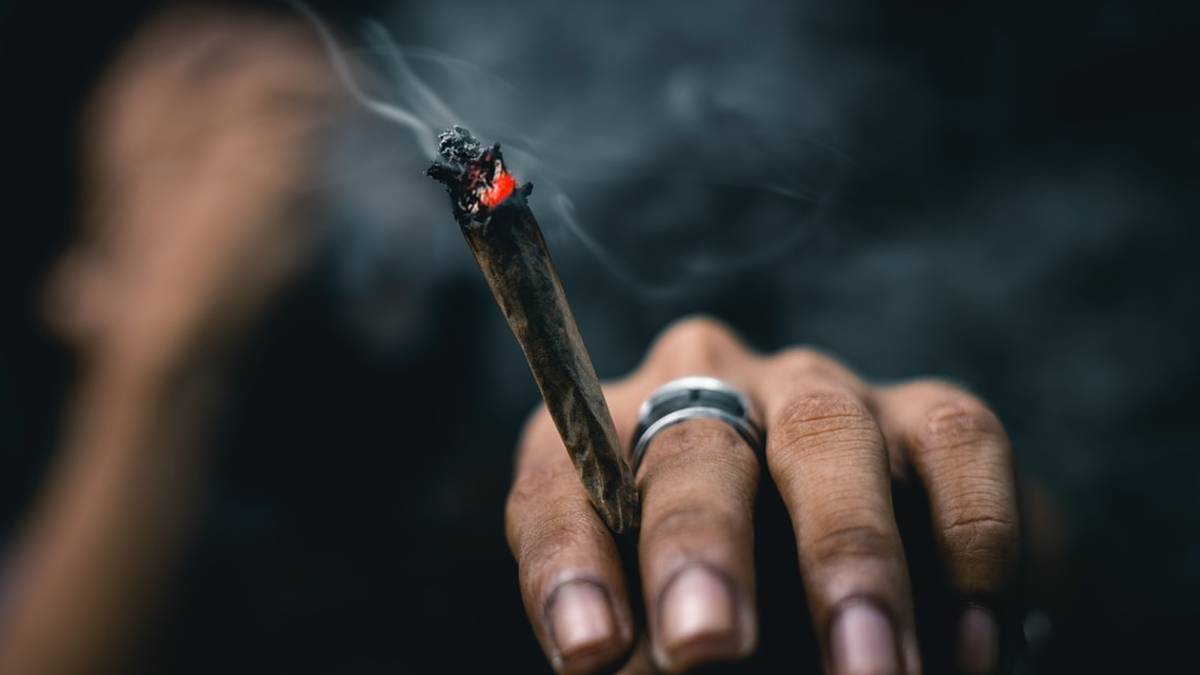 Rimini, insulti e spintoni ai poliziotti: arrestato spacciatore