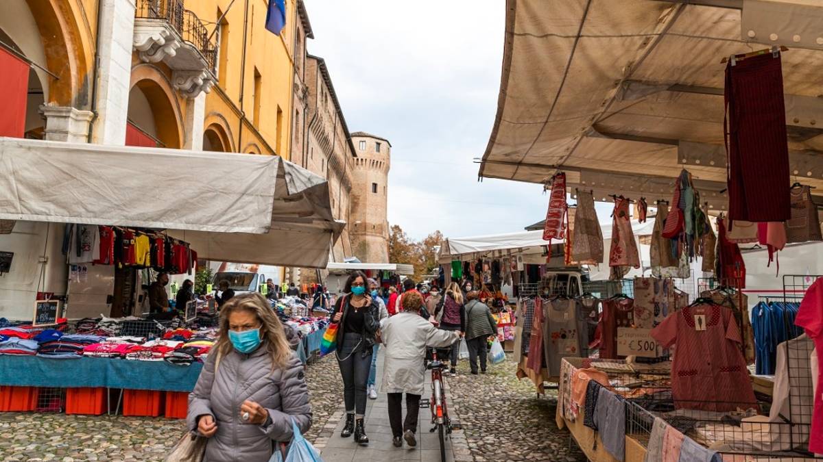 Cesena, mercato ambulante: tornano gli stalli in via Cesarea