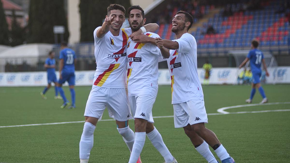 Calcio D, colpo della Sammaurese con la doppietta di Merlonghi