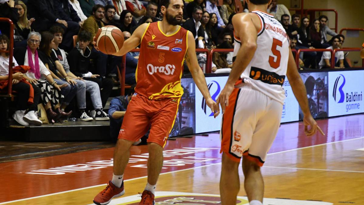 Basket A2, OraSì-Unieuro: il duello chiave è Musso-Sanford