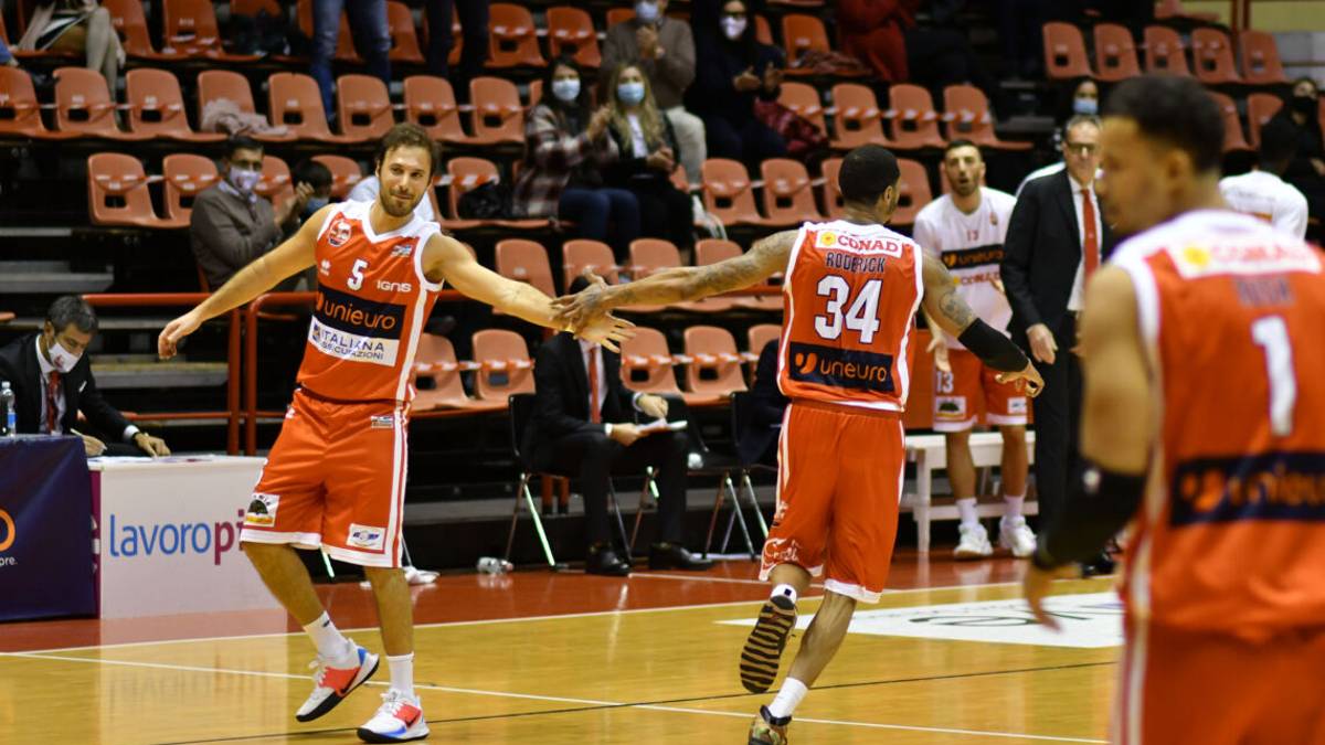 Basket A2, a Roma la sesta meraviglia dell'Unieuro Forlì: 69-80