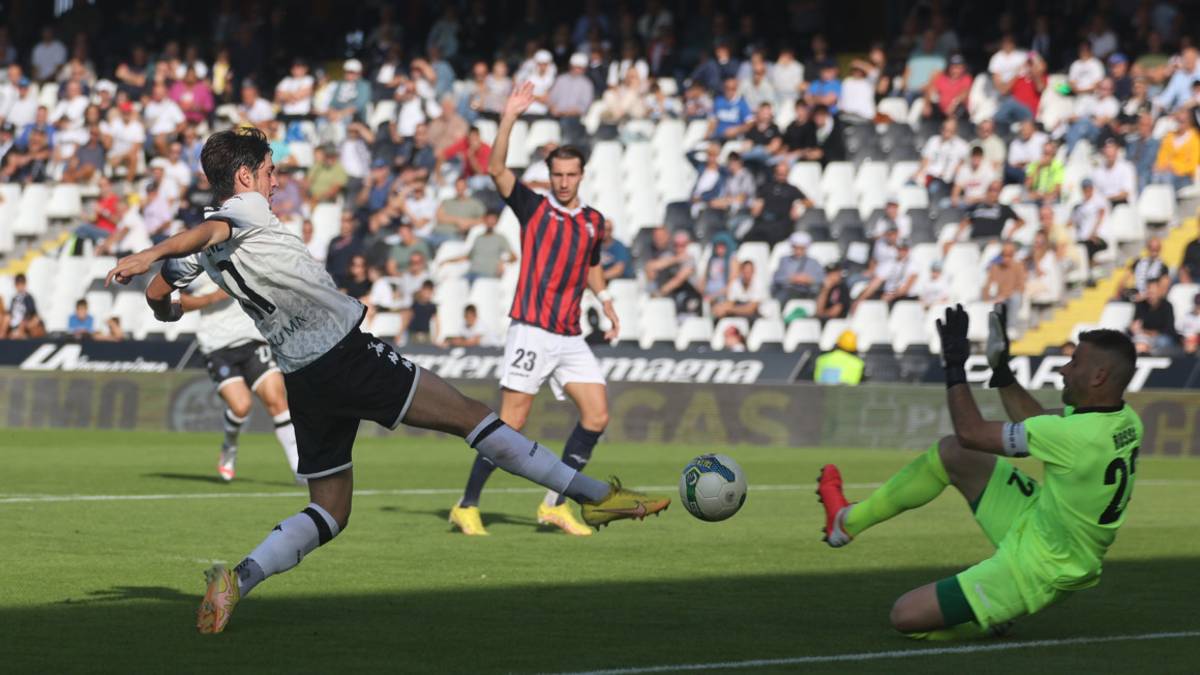 Calcio C, Cesena: a Reggio riecco l'assistente che annullò il gol nel primo tempo di Siena