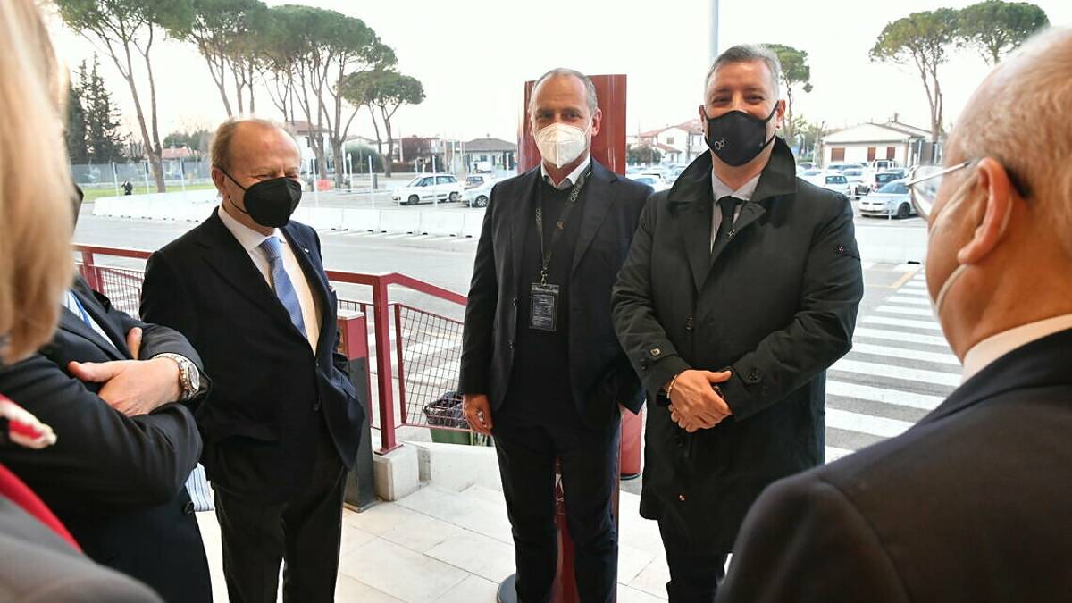 Forlì, l'aeroporto festeggia i primi voli / FOTOGALLERY