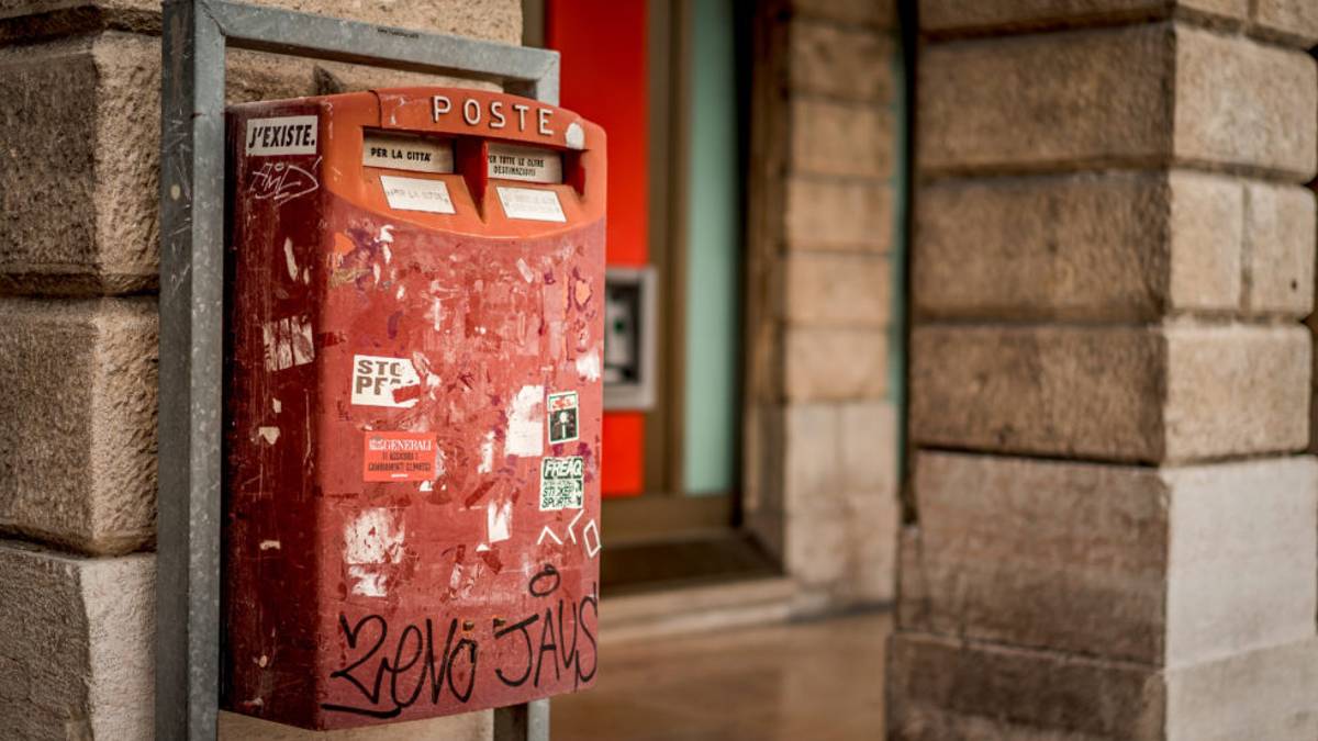 Trovato vicino all’ufficio postale con un coltellaccio