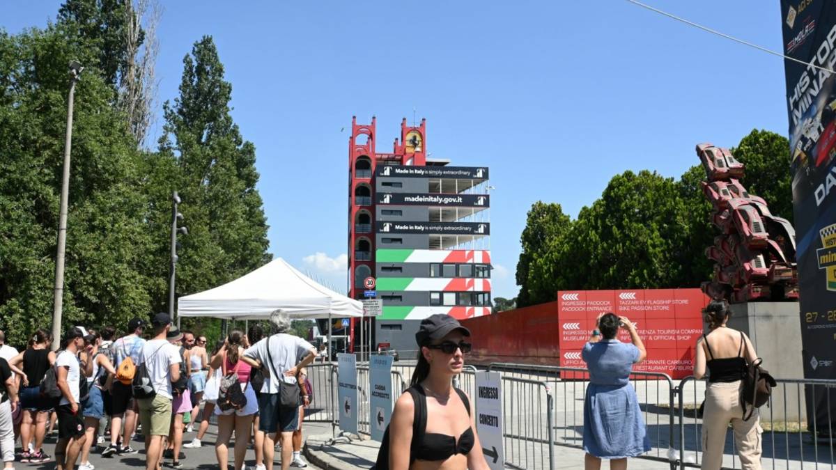 Imola, si avvicina l'ora del concertone di Cremonini la carica dei settantamila