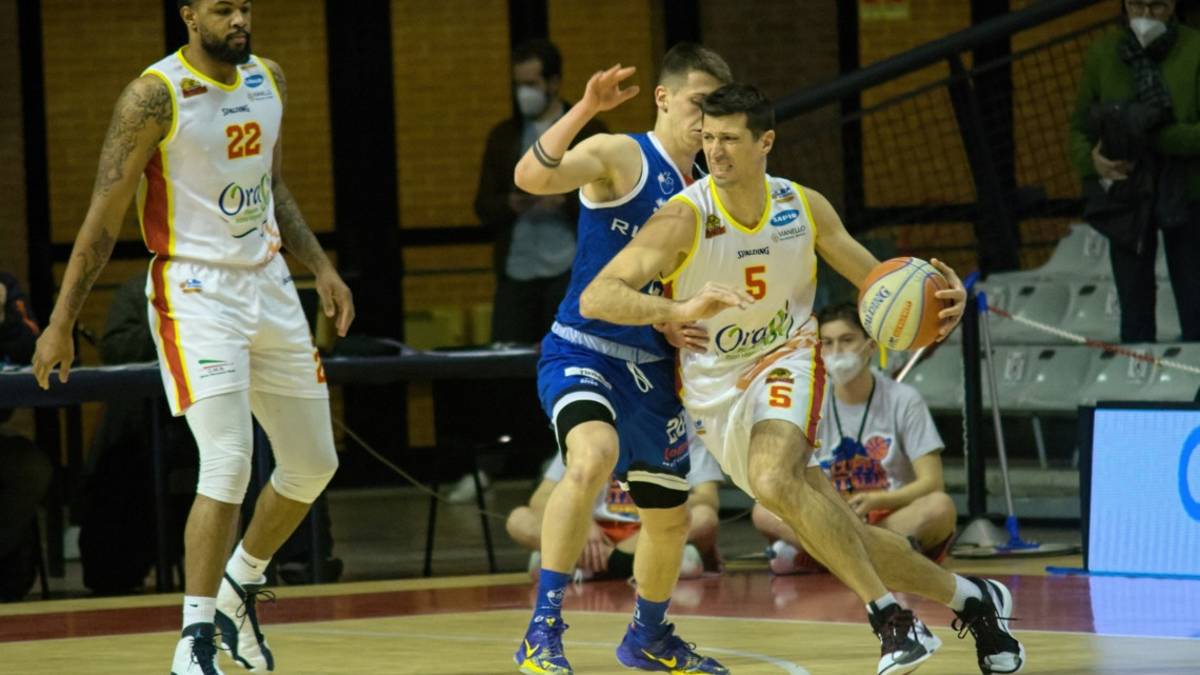 Basket A2, tutto facile per l'OraSì contro Fabriano (80-59) Gallery