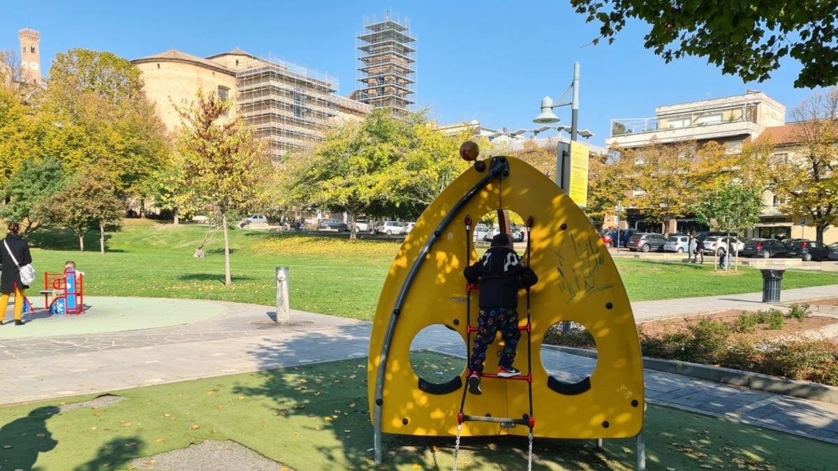 Santarcangelo, manutenzione l'area giochi del parco Campo della Fiera