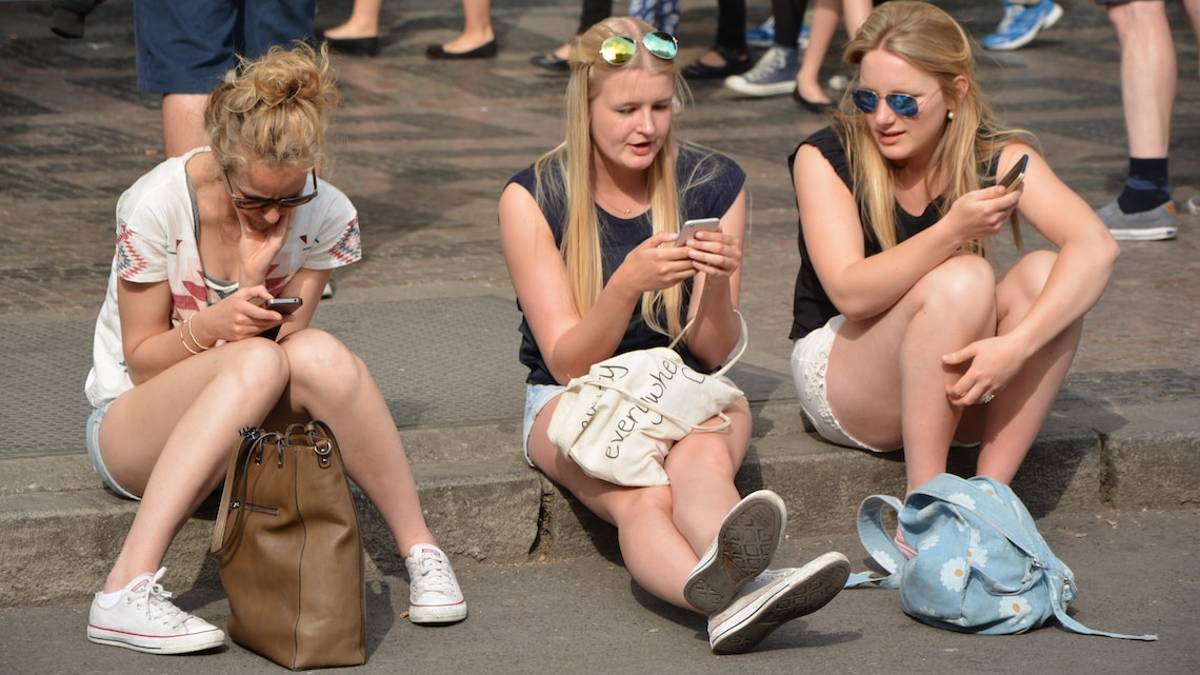 Il 32% degli italiani si sente spiato al telefono