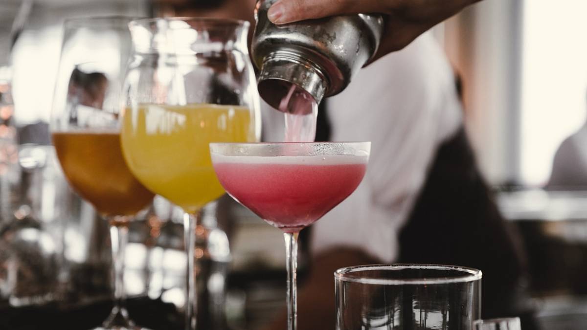 Lavoro in estate, un corso per barman a Ravenna