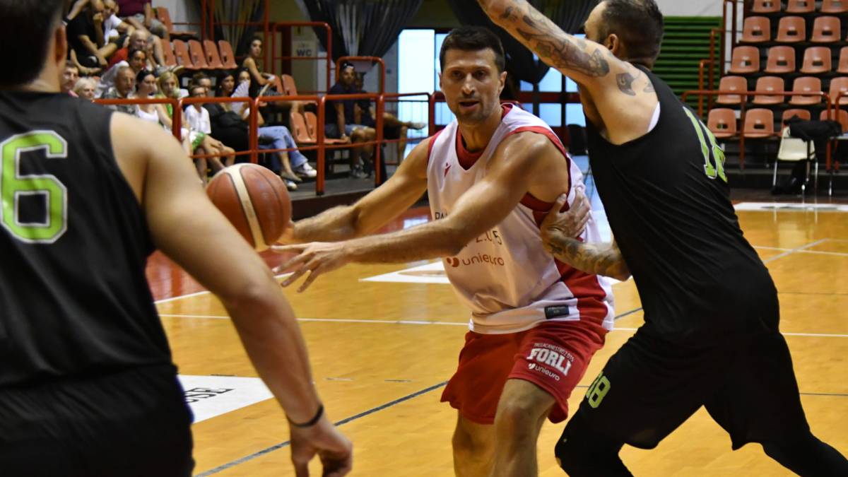Basket, Unieuro e Raggisolaris vanno già di corsa - Gallery