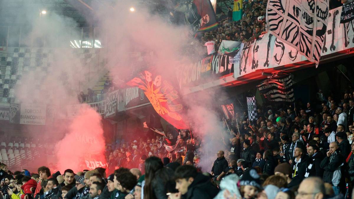 La Curva Mare durante Cesena-Virtus Entella (foto Gianmaria Zanotti)