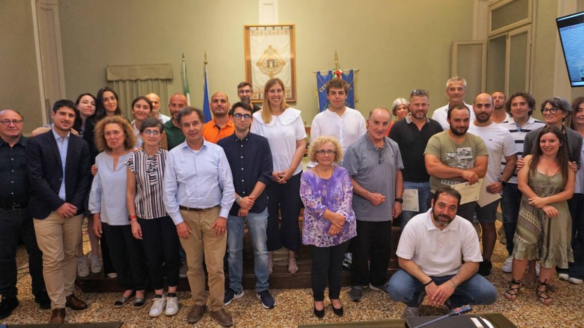 La pergamena del Comune di Russi: Grazie angeli col trattore
