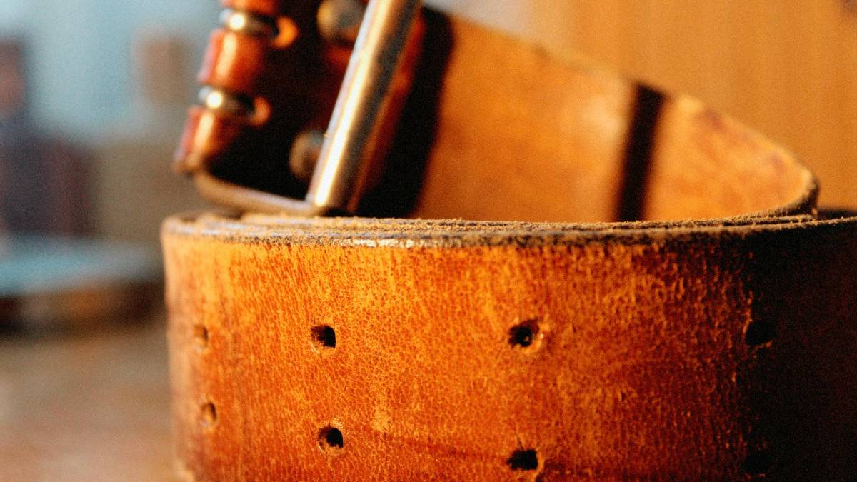 Rimini, cinghiate e frustate al figlio che non impara il Corano: assolto in tribunale