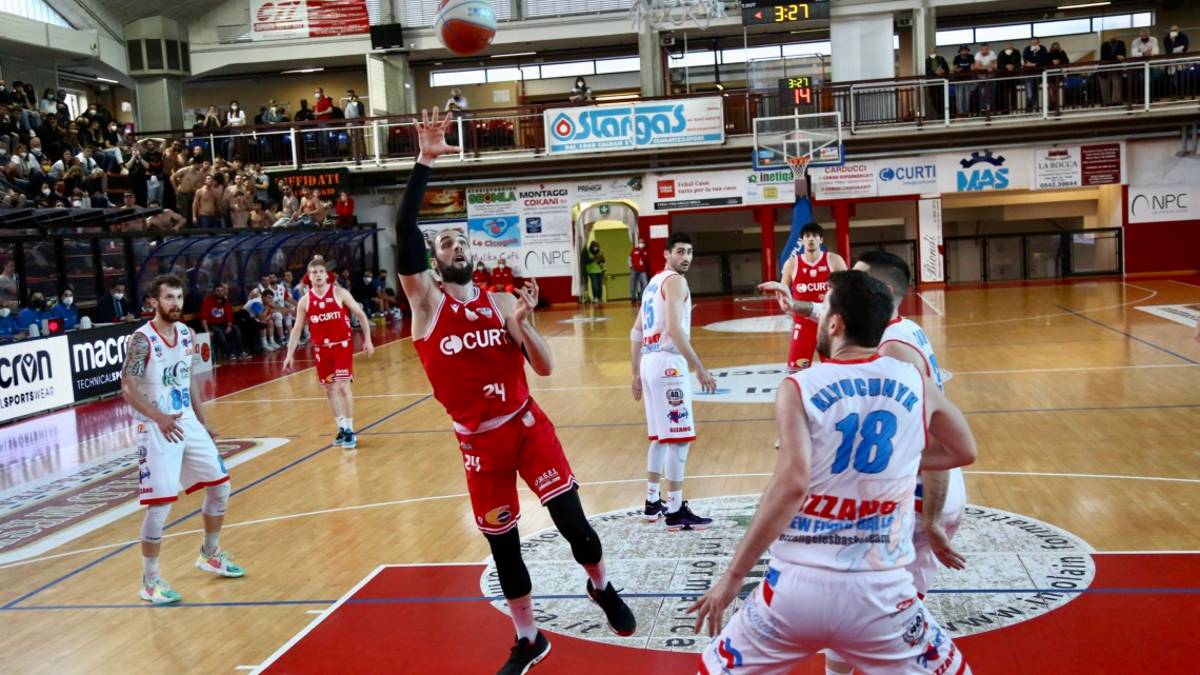 Basket B, Andrea Costa: torna Cusenza e se ne va Agostini