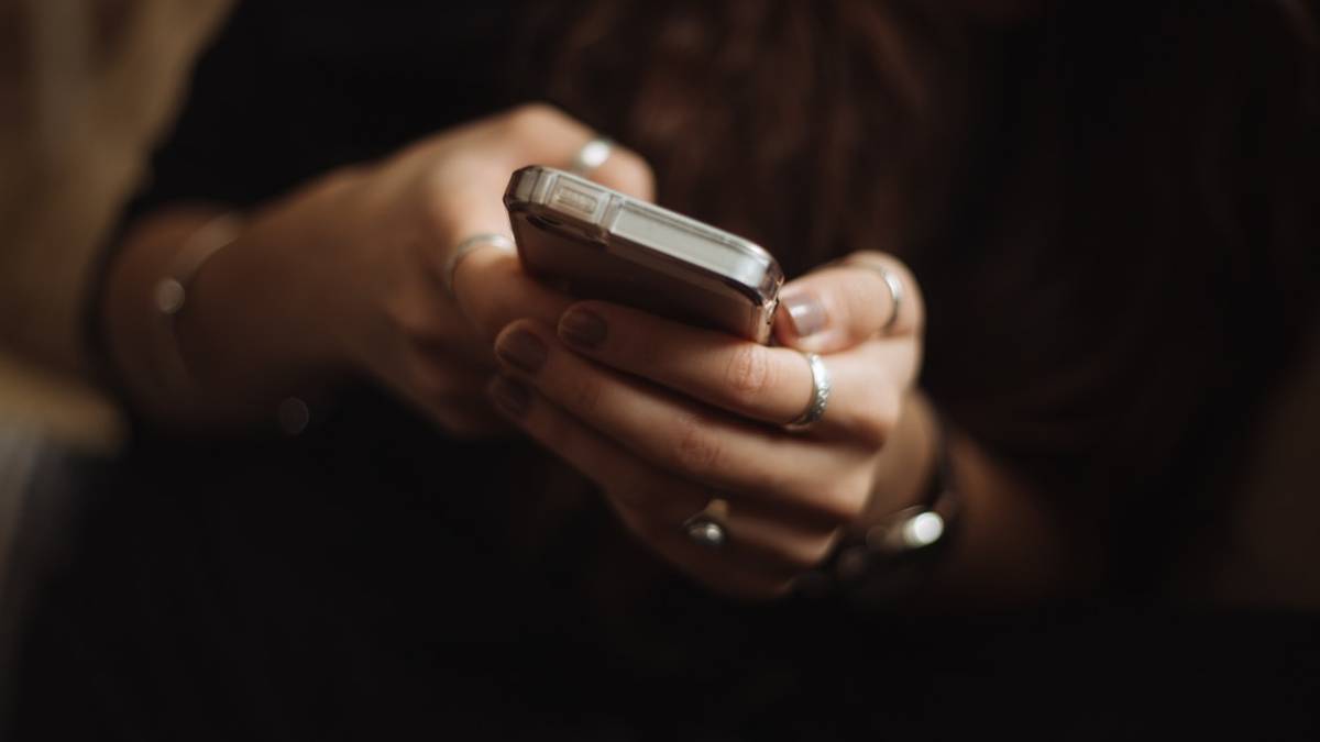 Rimini, ora prova a farlo squillare: la Polizia becca la ladra di un cellulare