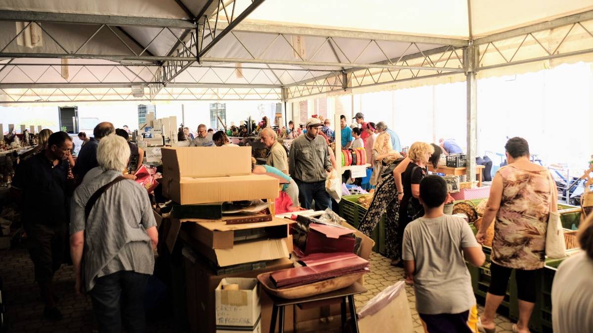 Acquisti a sfondo benefico a Imola al Mercatino dei Cappuccini