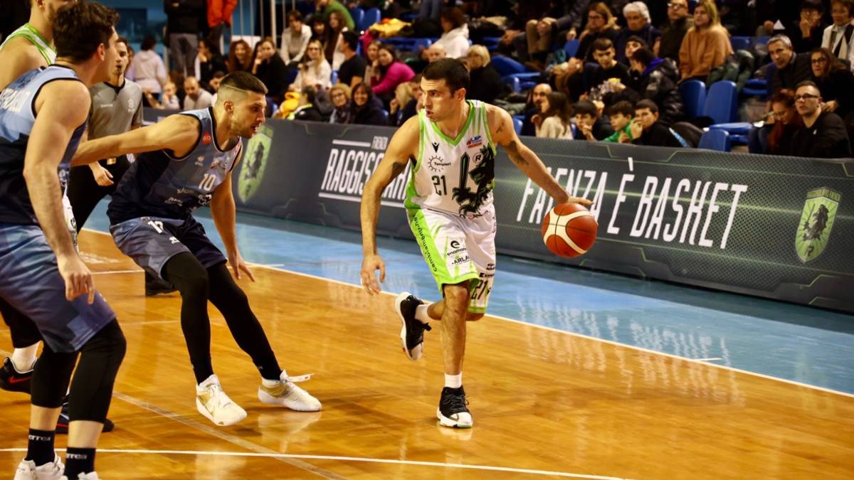Basket B, Blacks Faenza contro Empoli, guidato da un coach di appena 30 anni