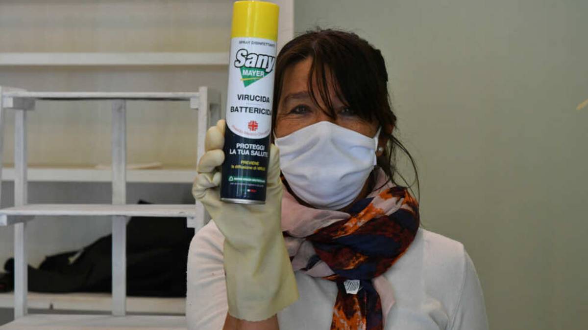 Forlì, Coronavirus: i commercianti ripartono con gel e ozono