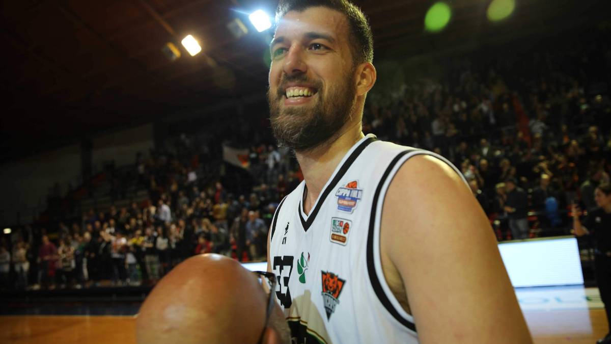 Basket B Girone C, l'Amadori perde Brkic per due giornate