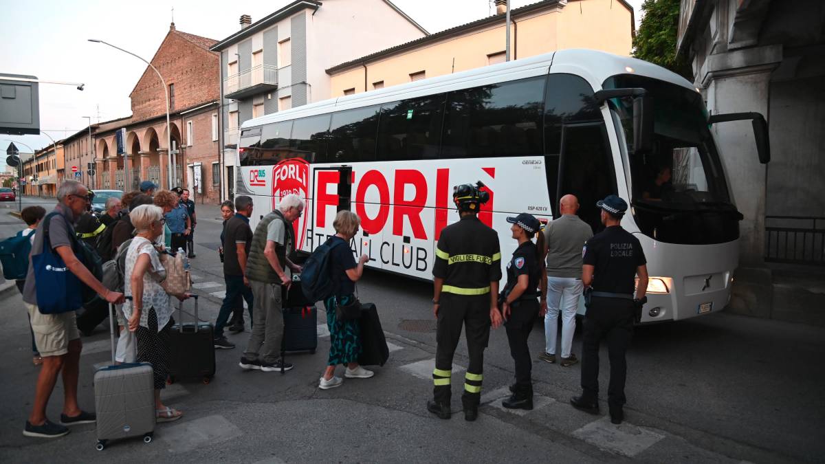 Forlì. Guasto alla linea, treno bloccato prima della stazione. Scatta l’evacuazione di 250 passeggeri