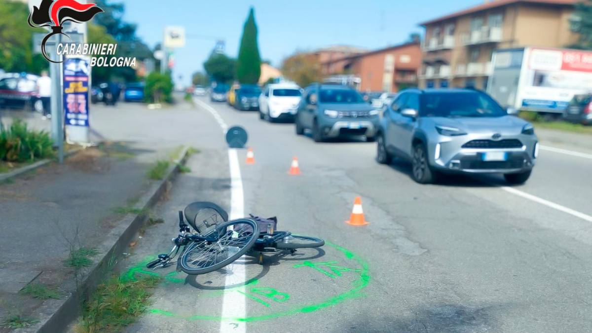Castel San Pietro, incidente: travolge un ciclista e non lo soccorre