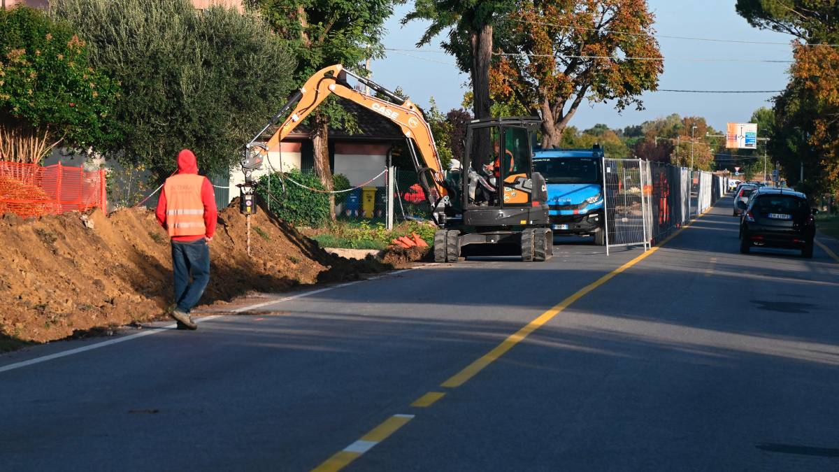 Il cantiere lungo via Decio Raggi (foto Fabio Blaco)