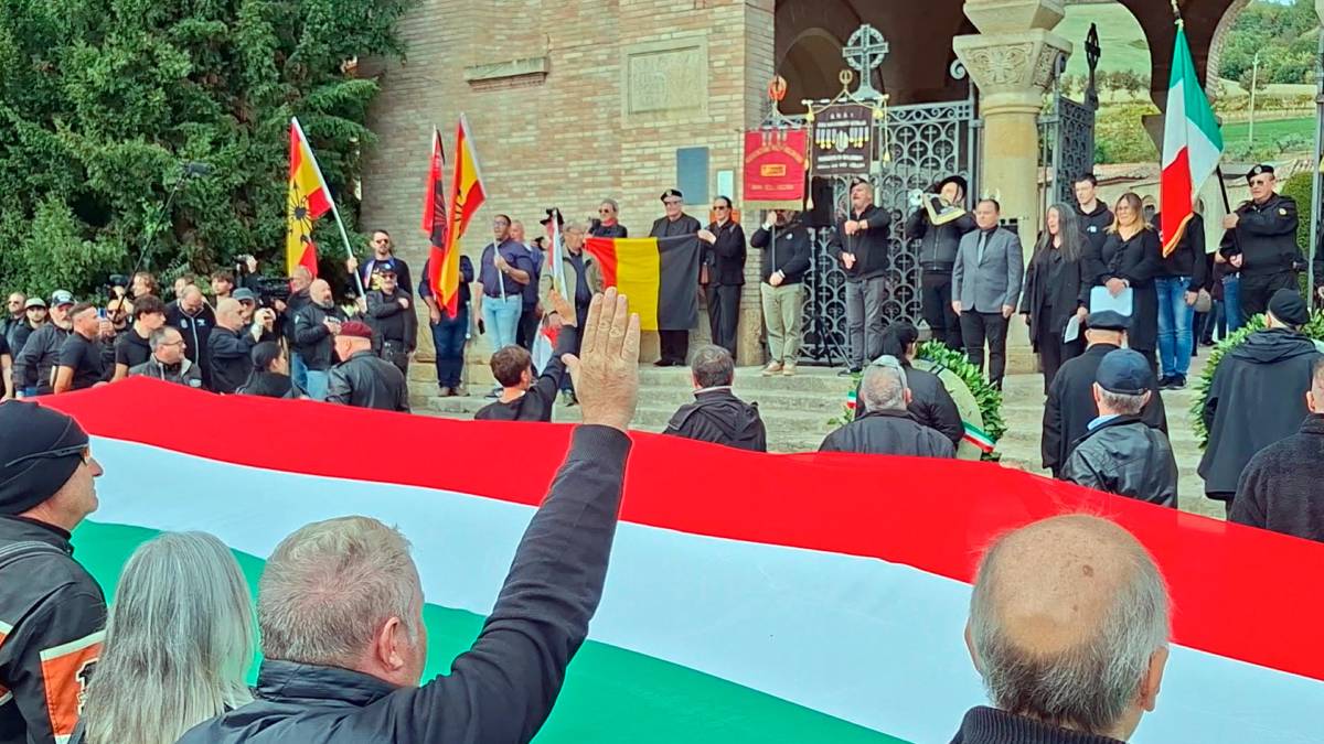 Predappio, circa 800 persone all’anniversario della Marcia su Roma FOTOGALLERY