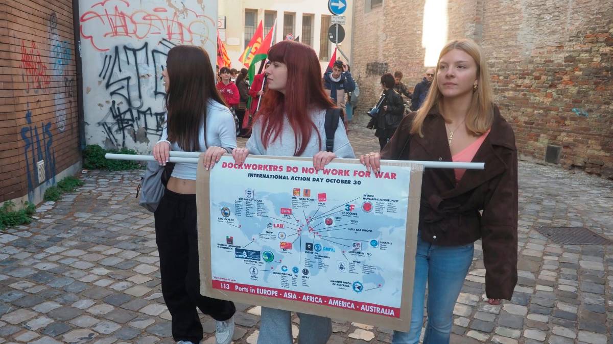 Ravenna, la protesta in piazza: “Soldi alle scuole, non alle guerre” - VIDEO GALLERY