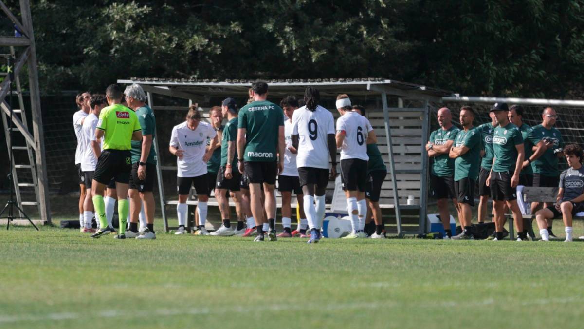 Lo staff di Alino Diamanti osserva attentamente la squadra bianconera nel ritiro di Acquapartita
