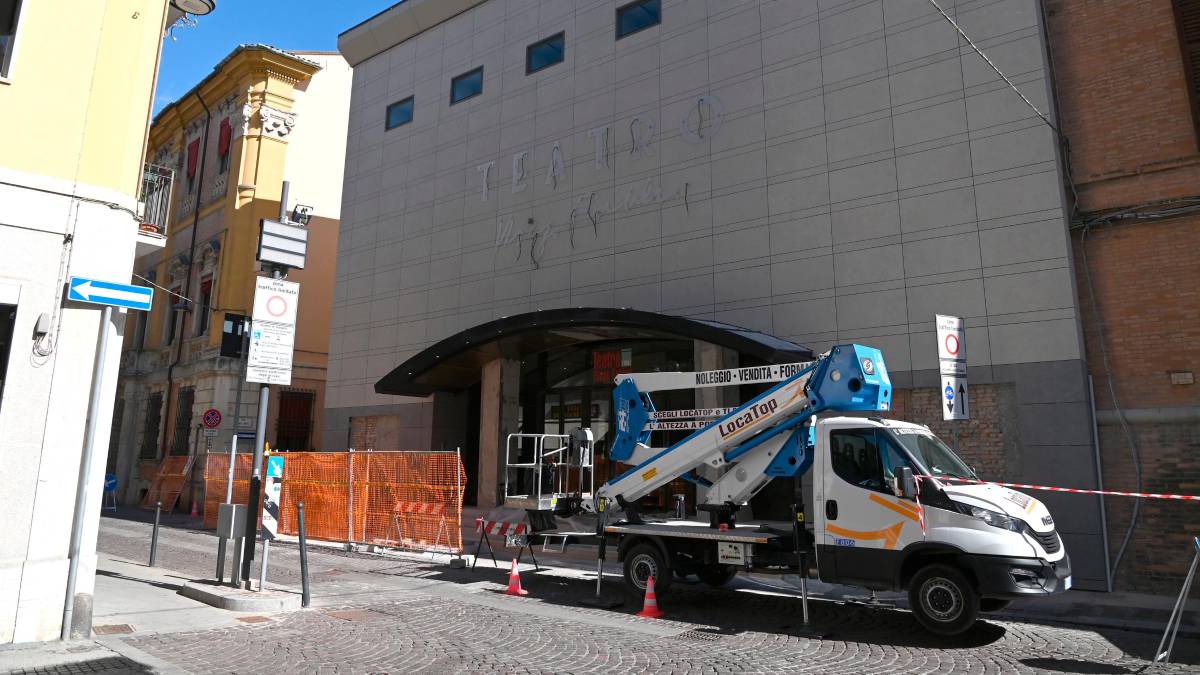 Il teatro “Diego Fabbri” torna a splendere: si smonta il cantiere foto fabio blaco