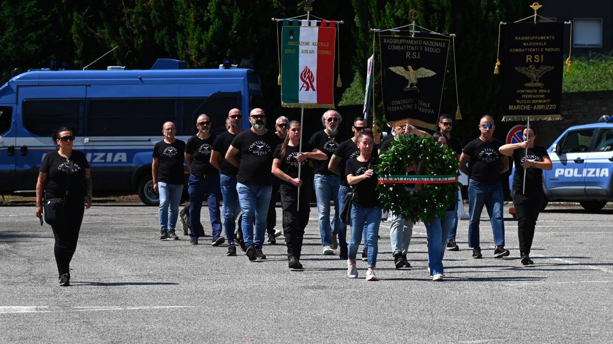 Predappio. Nascita del Duce, presenze ai minimi: in 120 al cimitero, quattro identificati per il saluto romano VIDEO