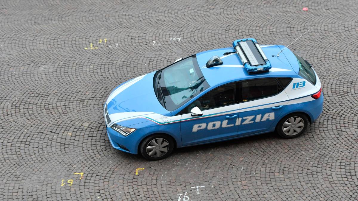 Una Volante è stata speronata dai fuggitivi