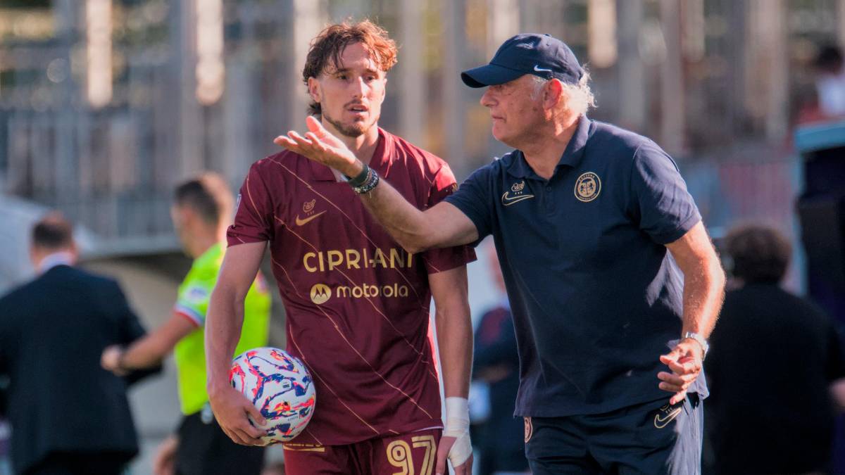 Sopra Andrea Mandorlini dà indicazioni ad Edoardo DucaIn alto il 3-0 di Simone Rabbi su “buco” di Zelezny fotoservizio Massimo fiorentini