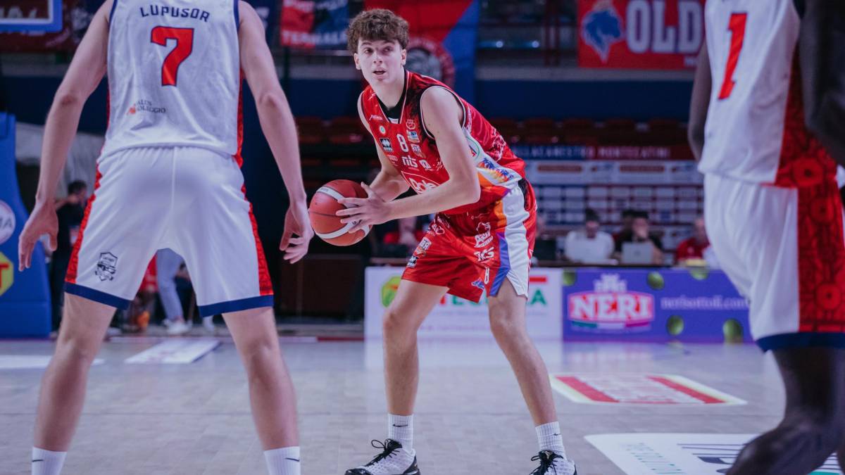 Il giovane biancorosso Matteo Lenci protagonista al debutto in maglia Dole al Pala Moncada di Agrigento