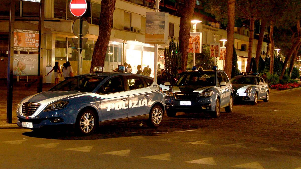 Milano Marittima, scappa alla vista della Polizia con l’hashish: diciannovenne finisce in carcere