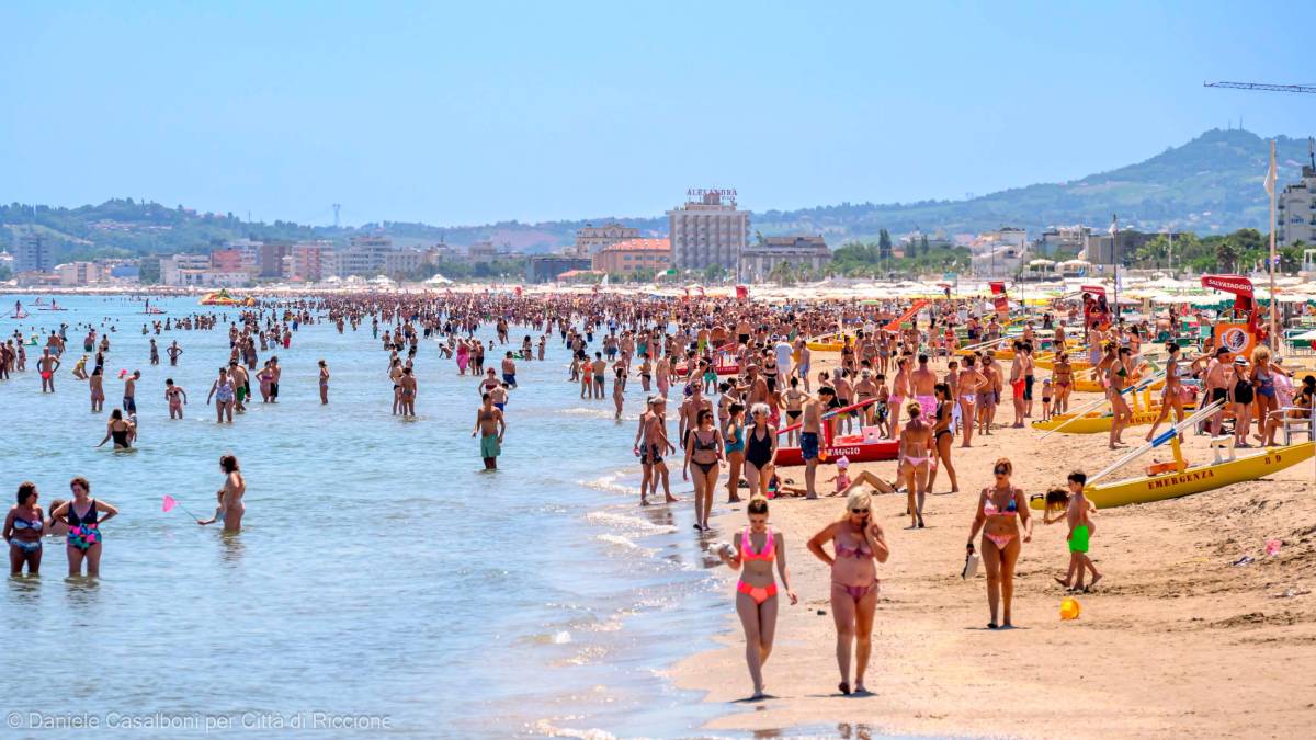 Riccione, arrivano i bandi per la concessione di 14 zone di spiaggia ma non riguardano i servizi a monte