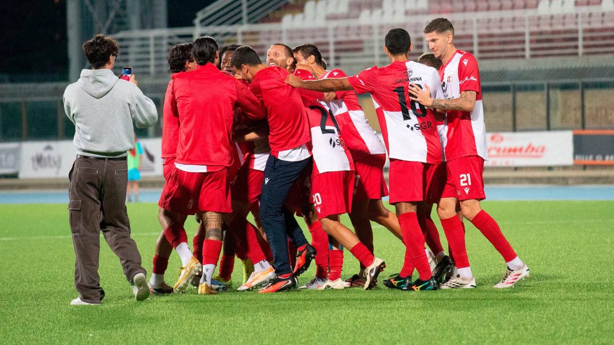 Il Rimini festeggia il passaggio del turno in coppa Italia foto morosetti