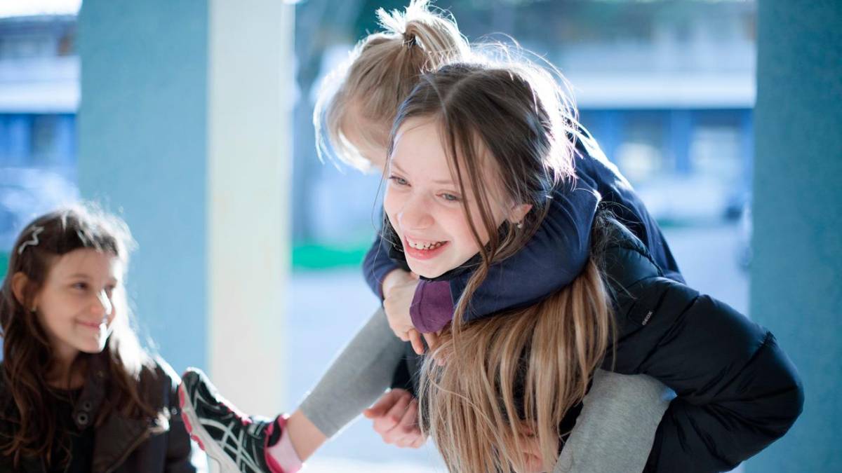 Forlì, gli studenti del Marconi fanno da tutor alle bimbe per avvicinarle alle materie scientifiche